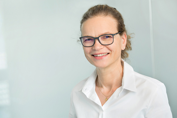 Dr. Claudia Weber Prothetik Zahnheilkunde Zahnärztin Aachen